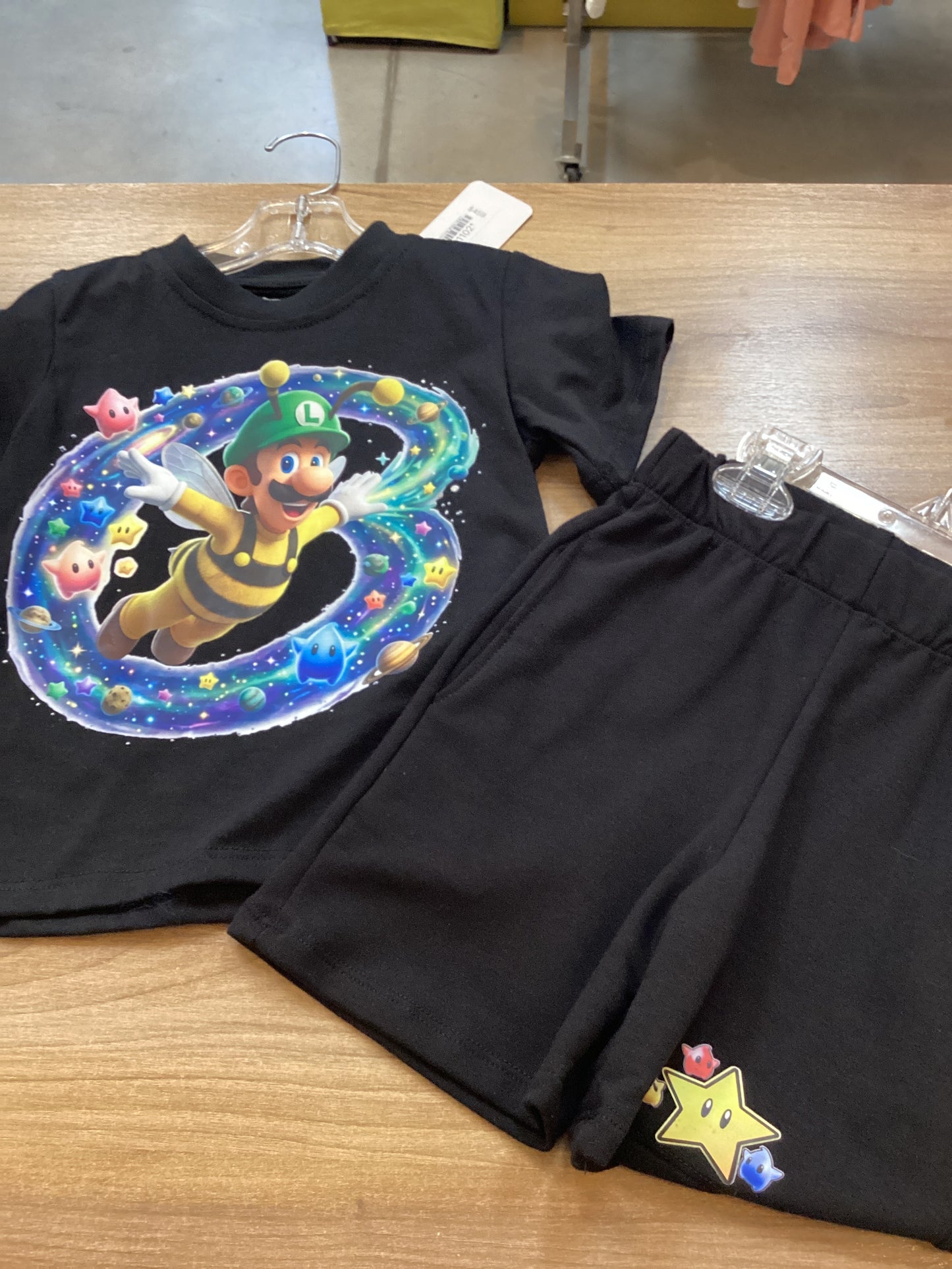 Conjunto luigi de abeja negro