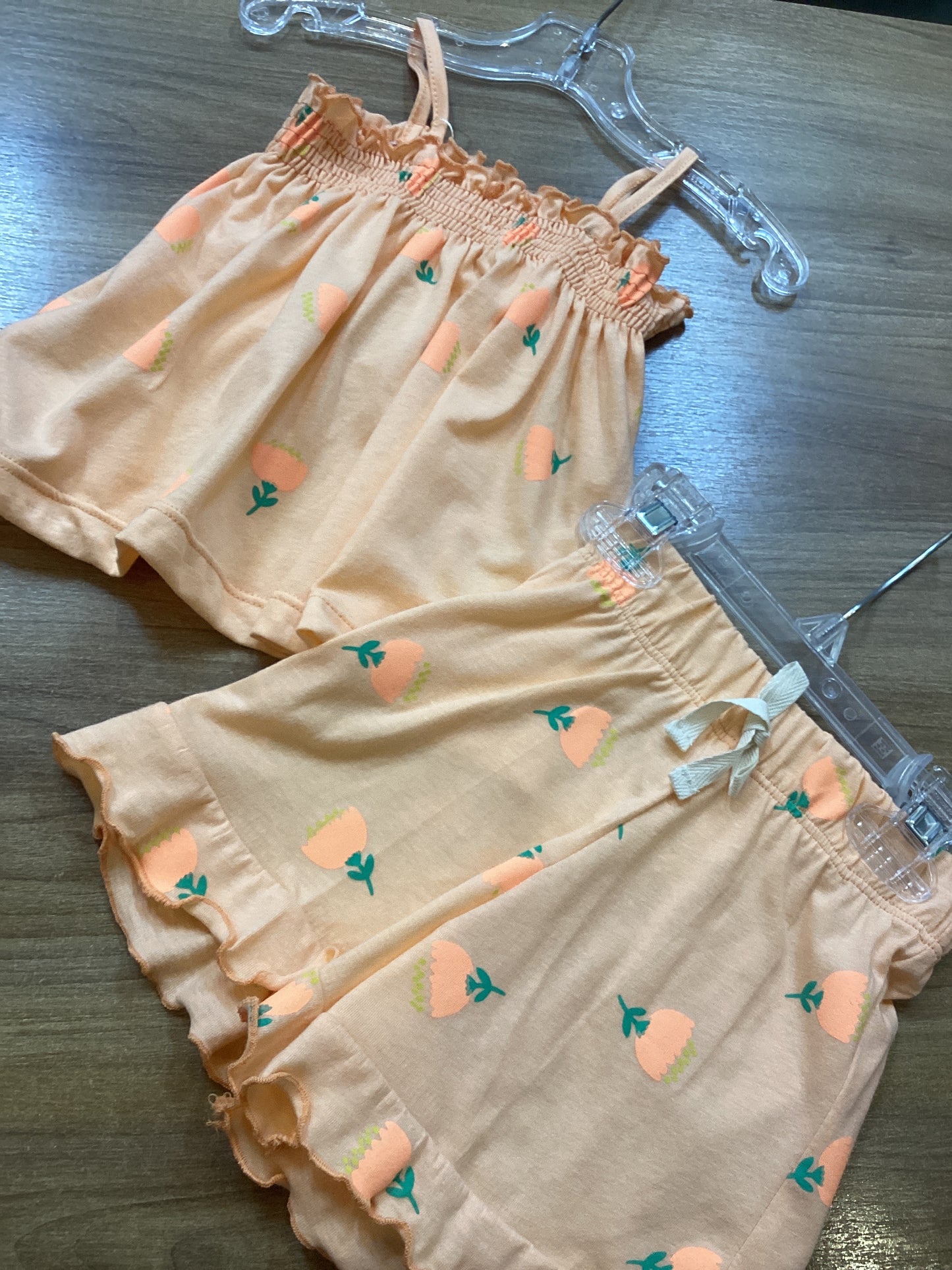 Conjunto rosa chicle con flores
