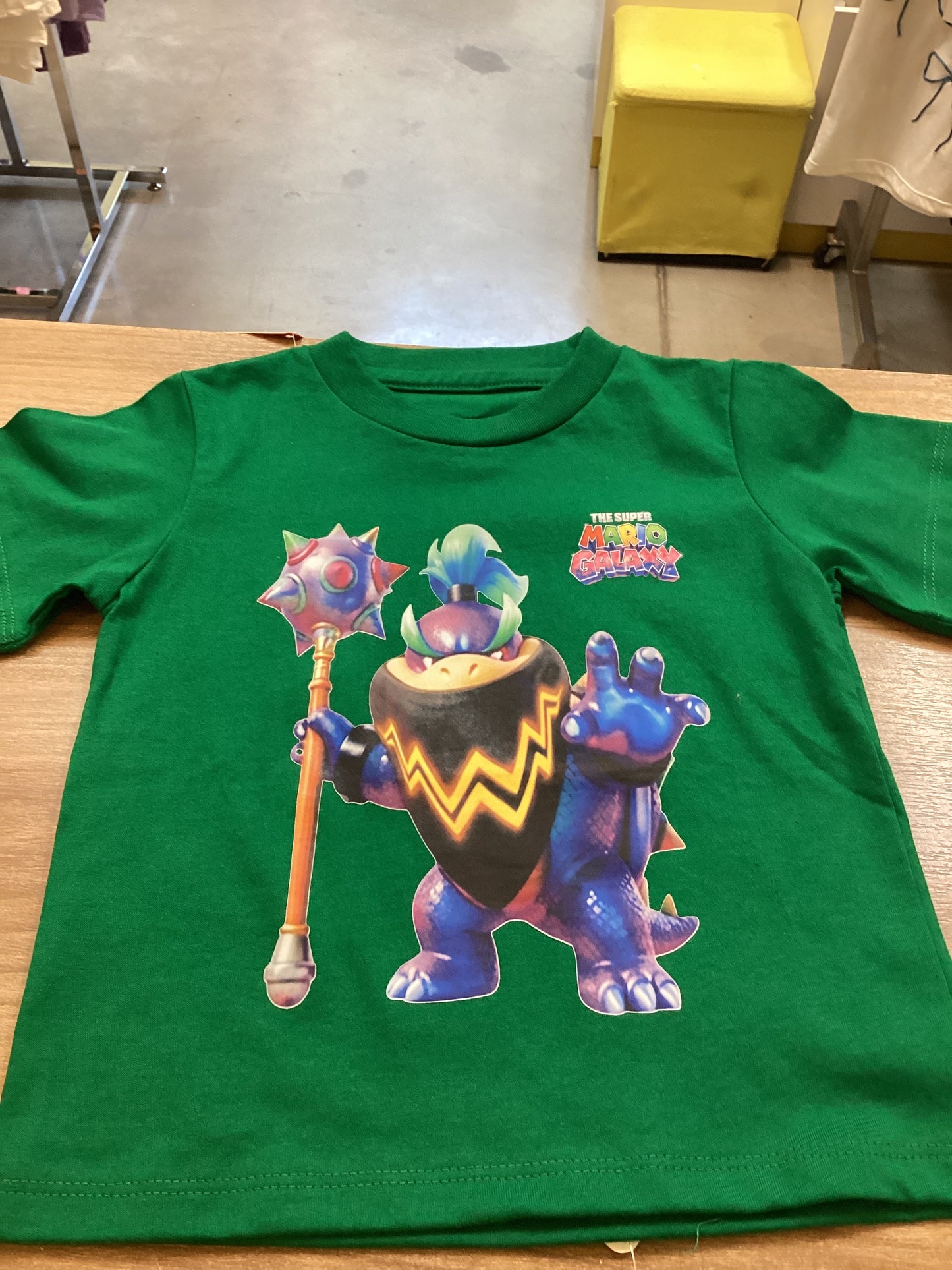Playera de Bowucer Jr. verde