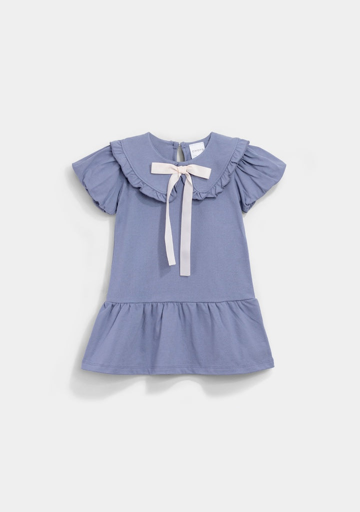 vestido azul moño beige