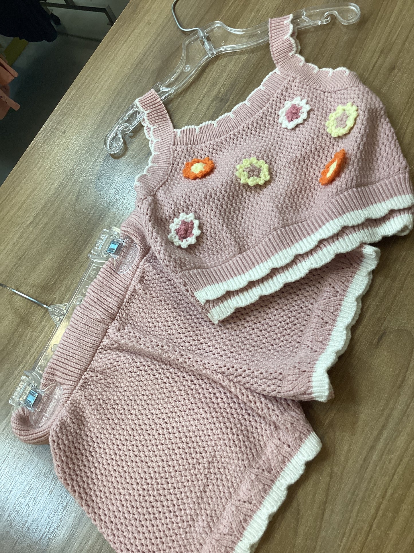 Conjunto crochet de flores rosa viejo