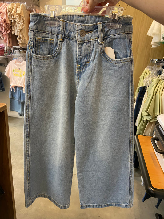 Mom jeans bleach