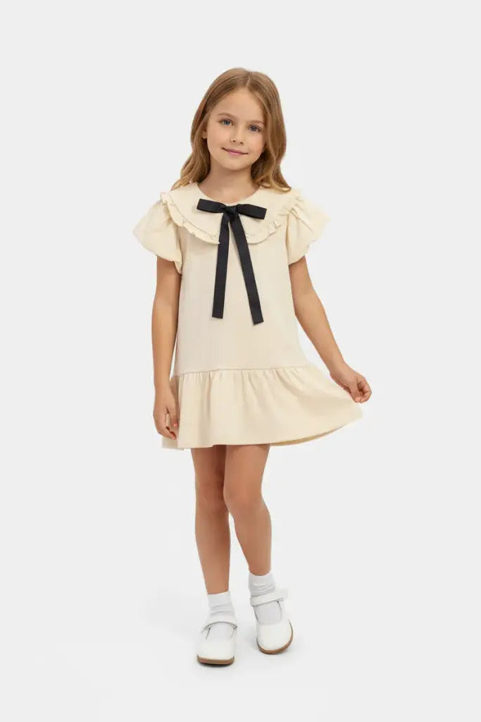 vestido beige moño negro
